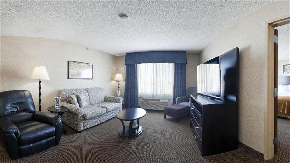 Holiday Inn Express Hotel & Suites Grand Forks, An Ihg Hotel Bagian luar foto