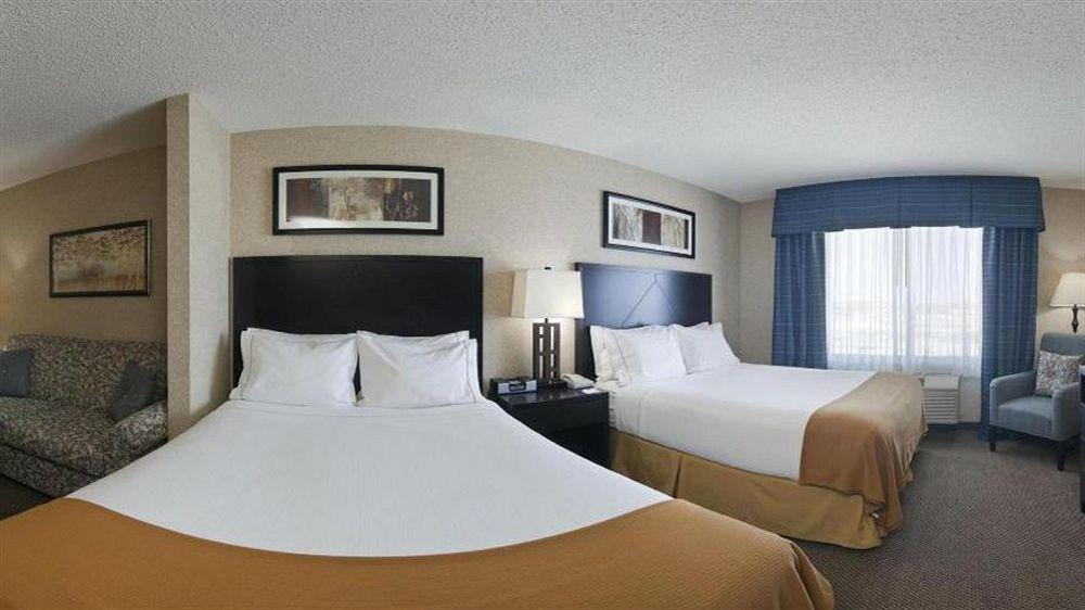 Holiday Inn Express Hotel & Suites Grand Forks, An Ihg Hotel Bagian luar foto