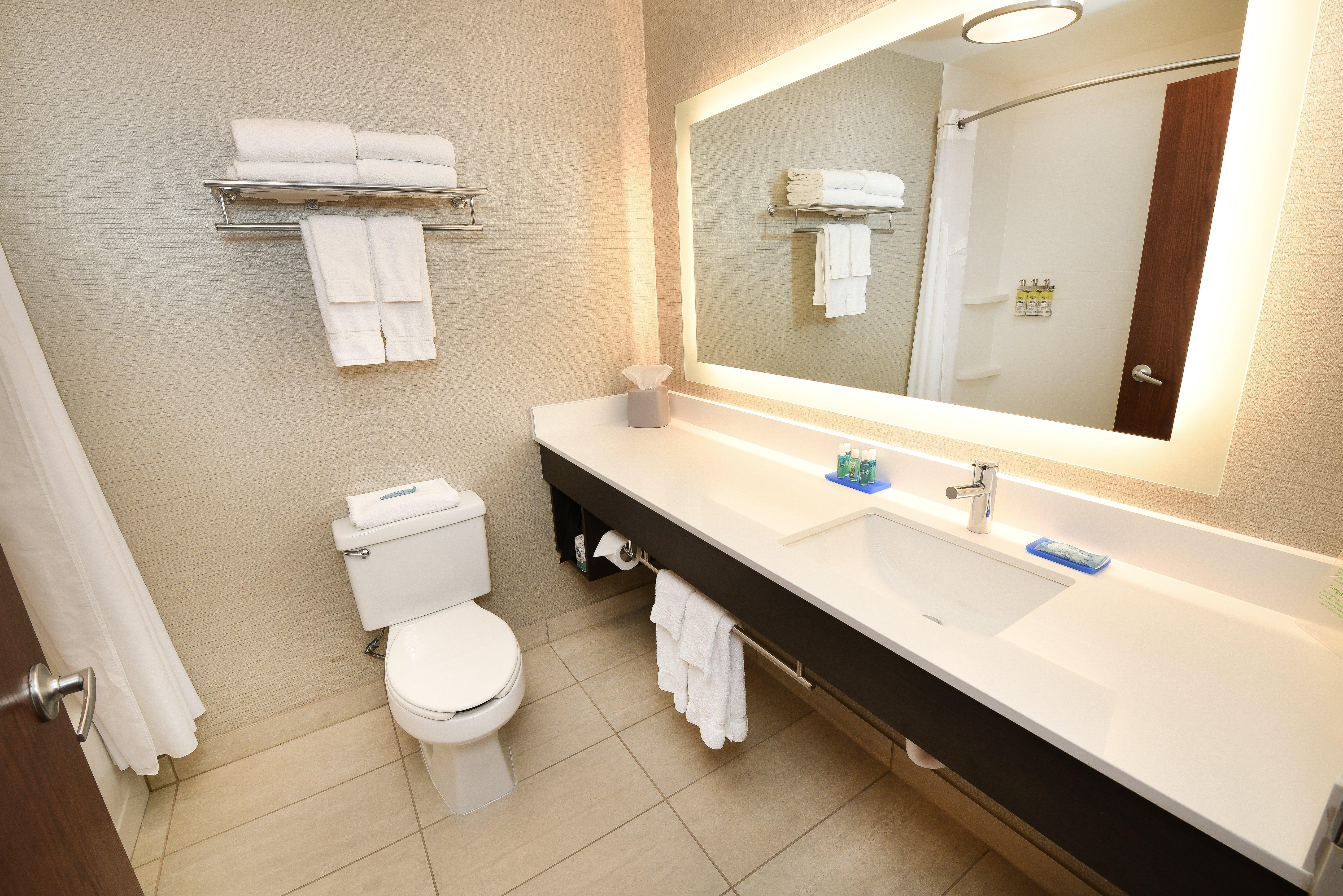 Holiday Inn Express Hotel & Suites Grand Forks, An Ihg Hotel Bagian luar foto