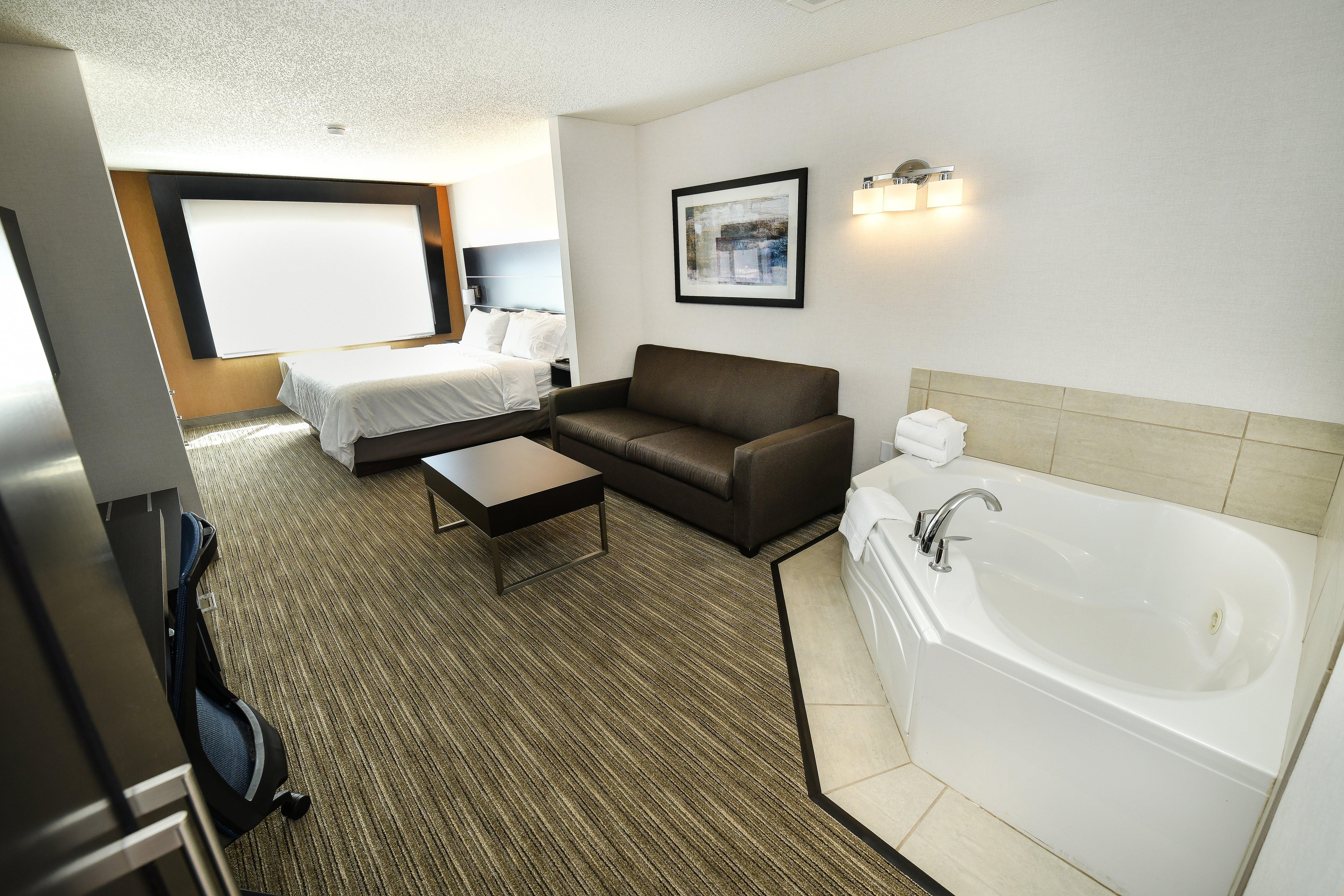 Holiday Inn Express Hotel & Suites Grand Forks, An Ihg Hotel Bagian luar foto