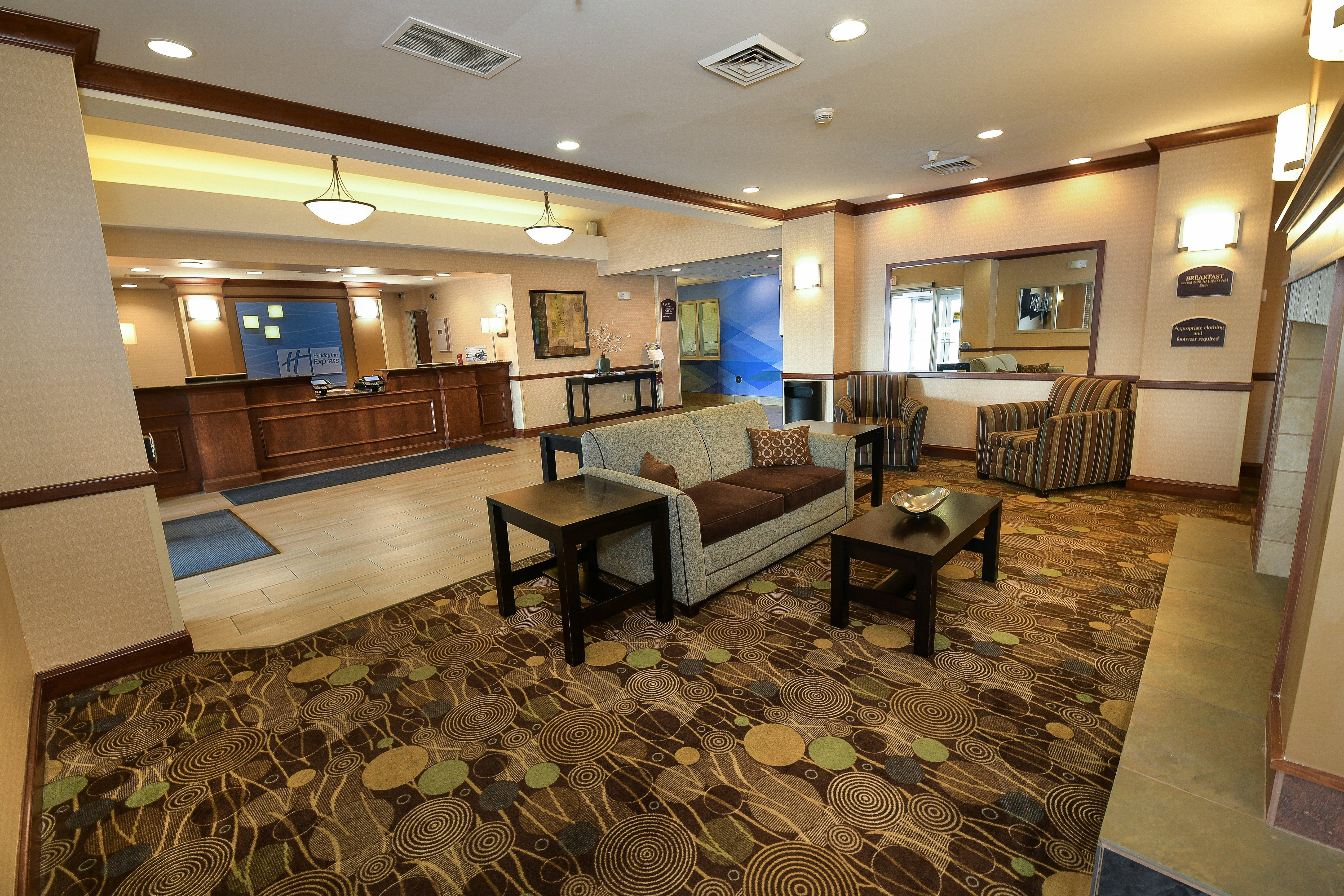 Holiday Inn Express Hotel & Suites Grand Forks, An Ihg Hotel Bagian luar foto