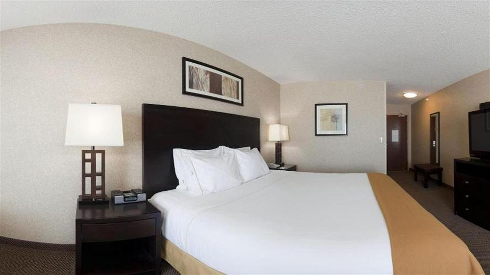 Holiday Inn Express Hotel & Suites Grand Forks, An Ihg Hotel Bagian luar foto