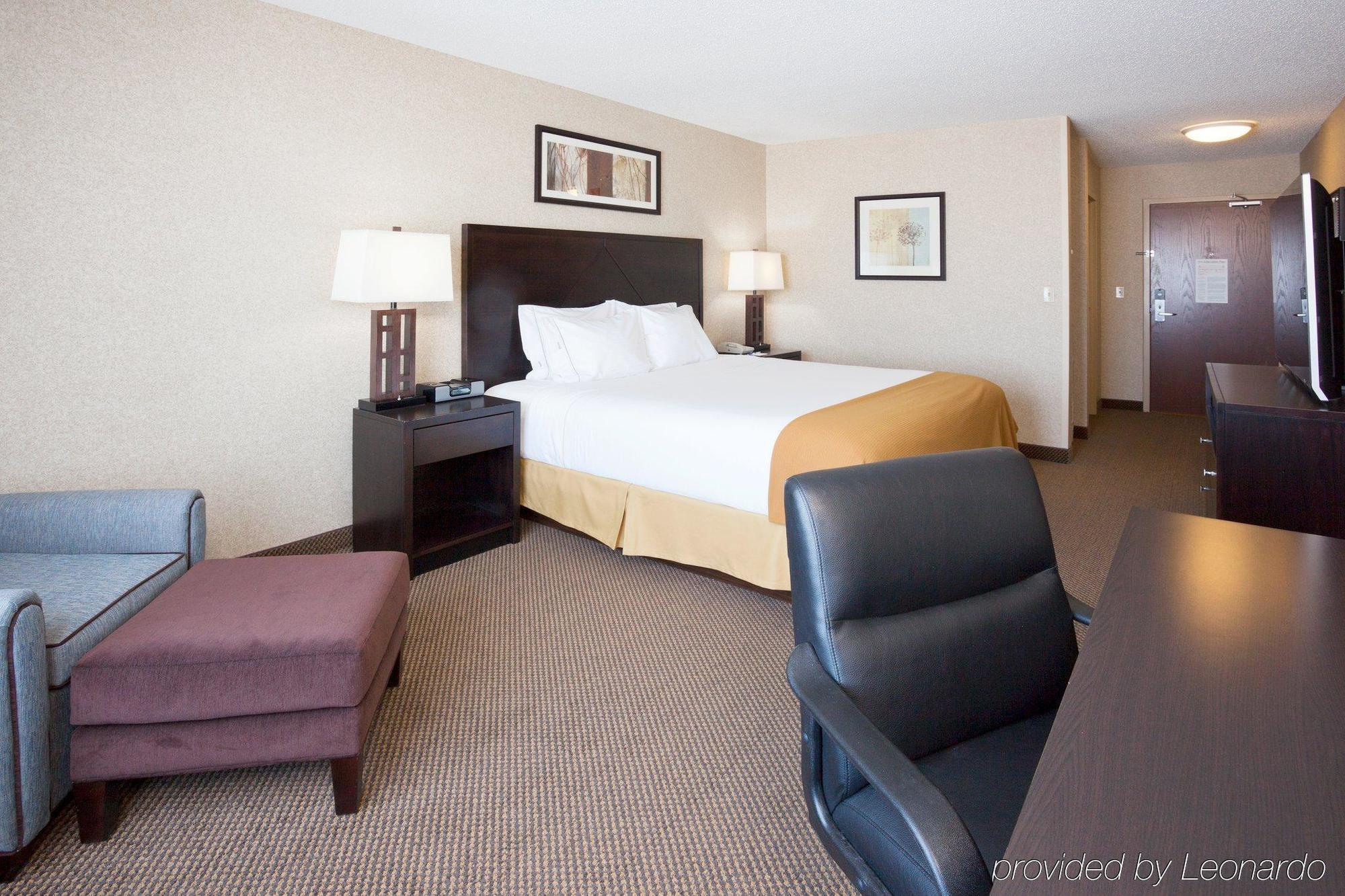 Holiday Inn Express Hotel & Suites Grand Forks, An Ihg Hotel Bagian luar foto