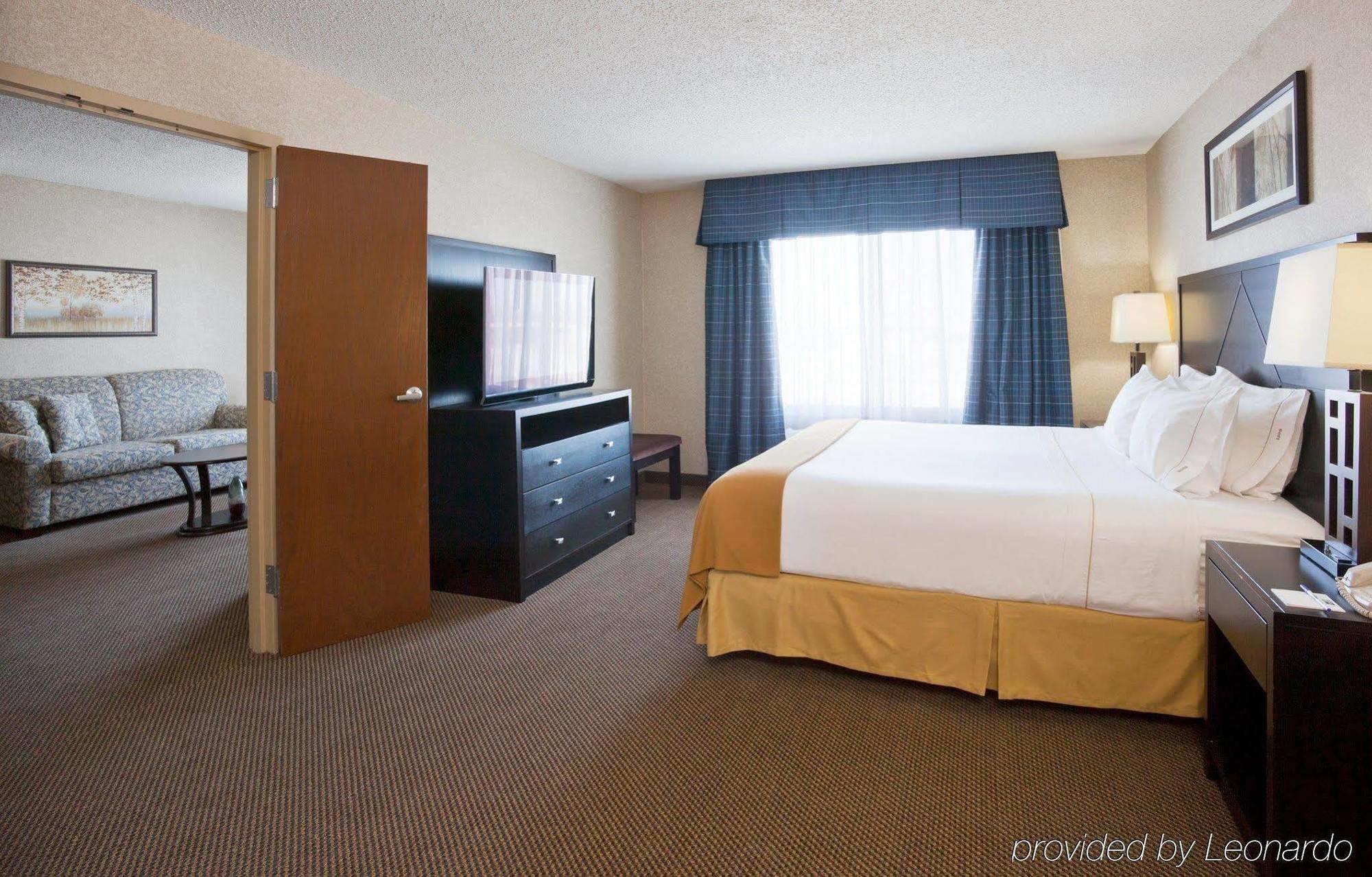 Holiday Inn Express Hotel & Suites Grand Forks, An Ihg Hotel Ruang foto