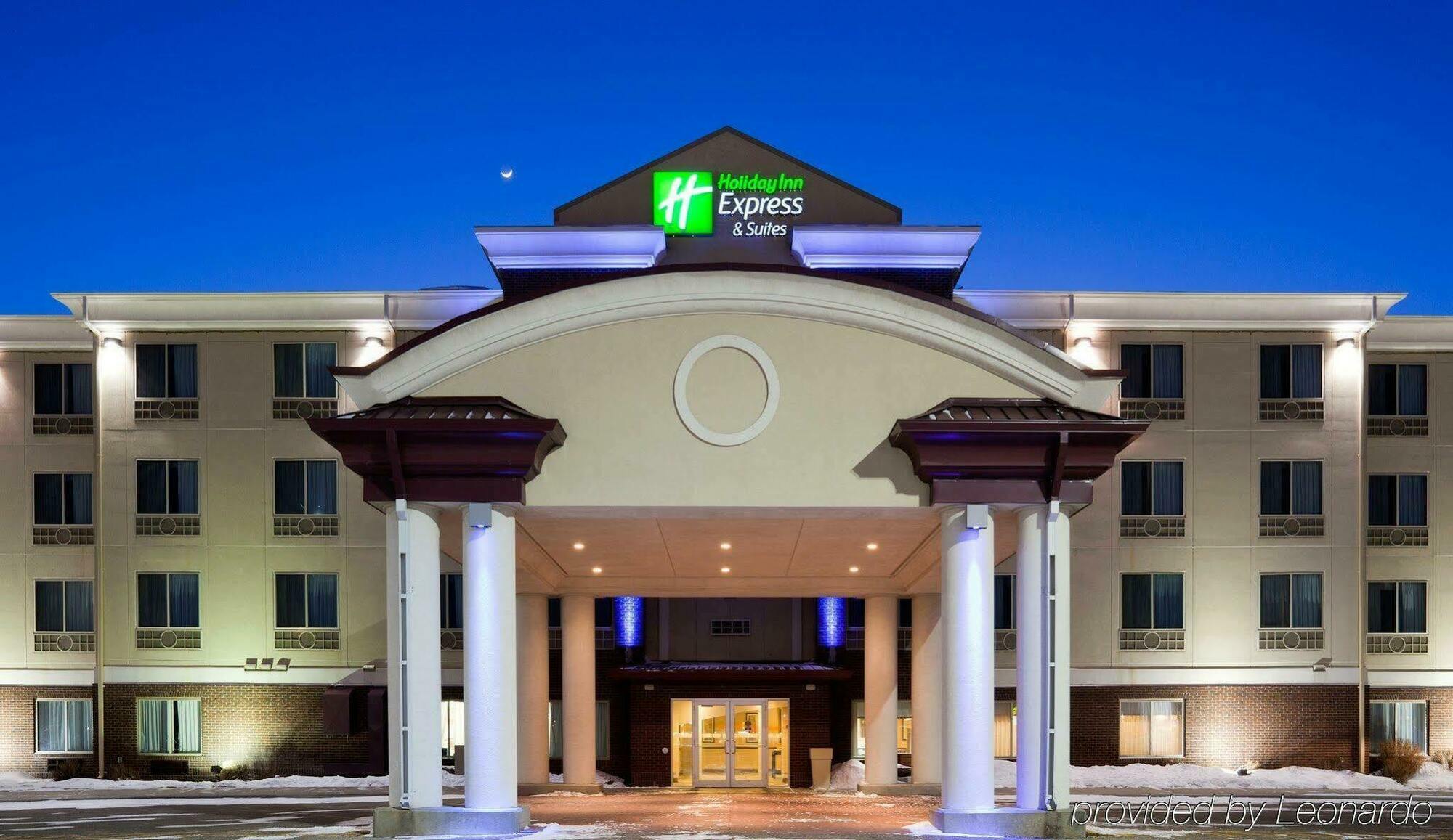 Holiday Inn Express Hotel & Suites Grand Forks, An Ihg Hotel Bagian luar foto